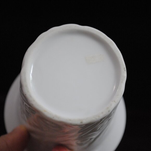 Vintage Stylebuilt Porcelain Bathroom Cup with Cord & Tassel Stand - Picture 9 of 15